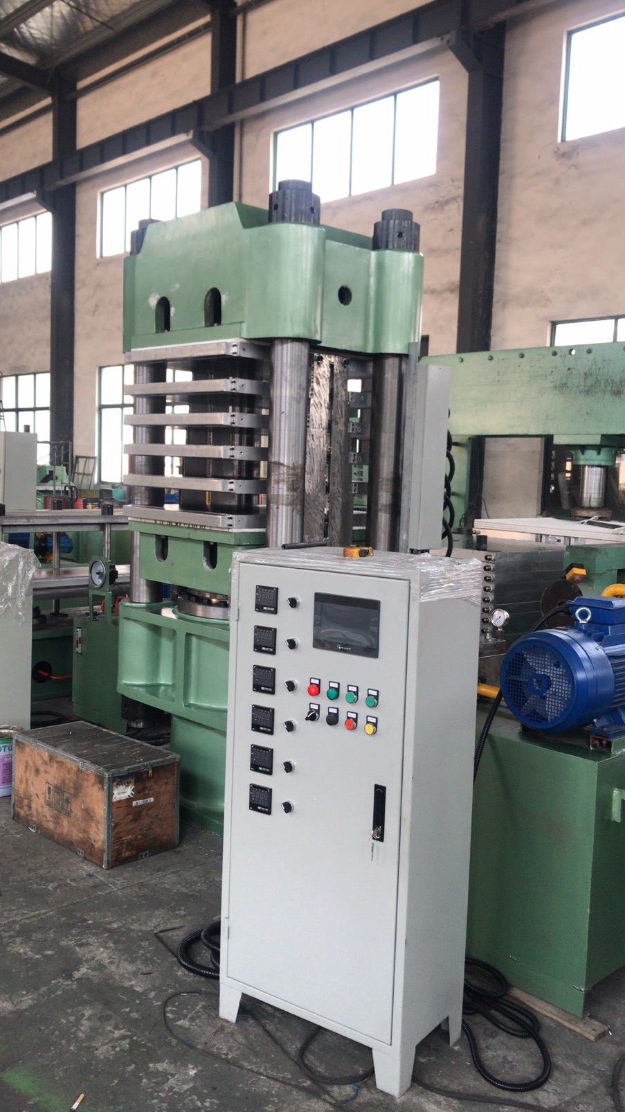 Multi-Plate Hydraulic Vulcanizing Press 